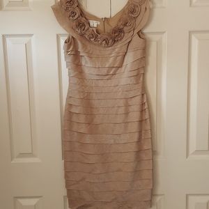 Women's London Times cocktail dress Size 4. Worn once to a wedding.